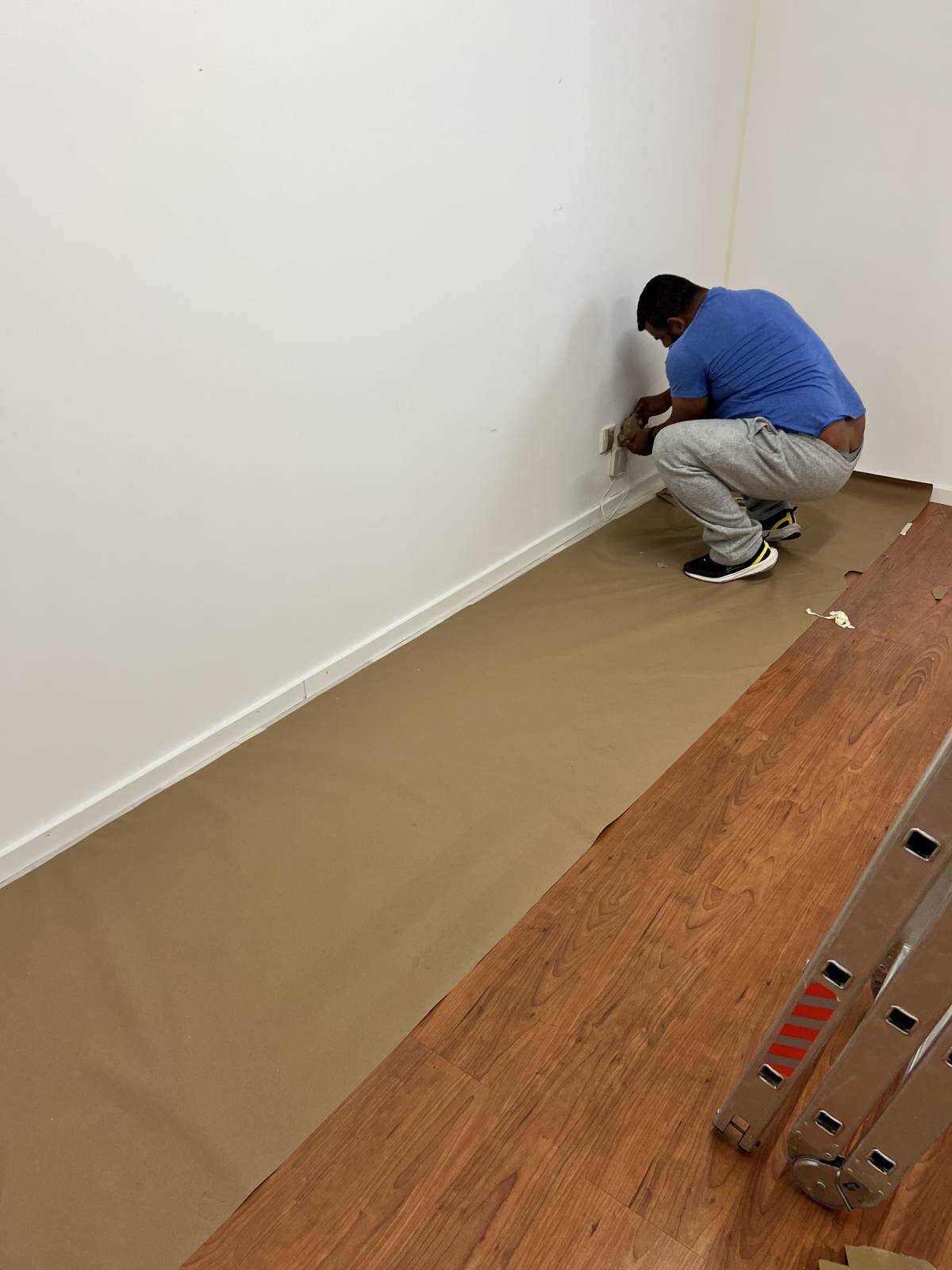 ESPECIALISTA: Manutenção e remodelação de casas; Construção de Estruturas interiores e exteriores, Aplicação de Piso Flutuante, Pintura, Limpeza Geral - Porto - Schallschutz
