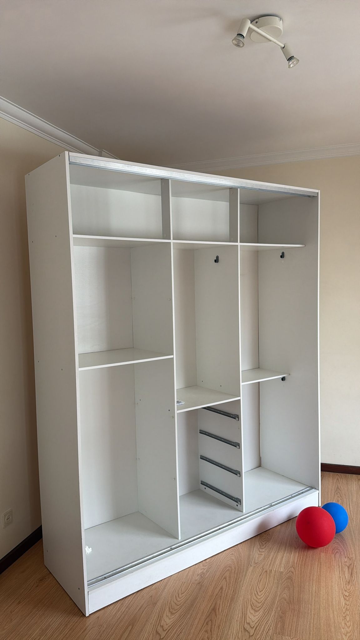 ESPECIALISTA: Manutenção e remodelação de casas; Construção de Estruturas interiores e exteriores, Aplicação de Piso Flutuante, Pintura, Limpeza Geral - Porto - Trockenbau reparieren und Oberflächenstruktur geben