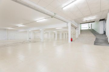 ESPECIALISTA: Manutenção e remodelação de casas; Construção de Estruturas interiores e exteriores, Aplicação de Piso Flutuante, Pintura, Limpeza Geral - Porto - Grundstücksreinigung