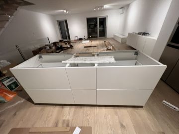 ESPECIALISTA: Manutenção e remodelação de casas; Construção de Estruturas interiores e exteriores, Aplicação de Piso Flutuante, Pintura, Limpeza Geral - Porto - Möbel reparieren