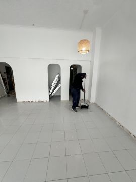 ESPECIALISTA: Manutenção e remodelação de casas; Construção de Estruturas interiores e exteriores, Aplicação de Piso Flutuante, Pintura, Limpeza Geral - Porto - Hausbau