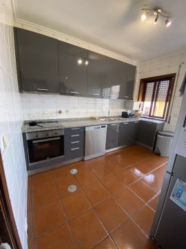 ESPECIALISTA: Manutenção e remodelação de casas; Construção de Estruturas interiores e exteriores, Aplicação de Piso Flutuante, Pintura, Limpeza Geral - Porto - Treppe und Treppenhaus reparieren