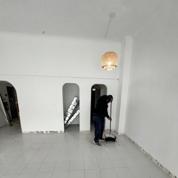 ESPECIALISTA: Manutenção e remodelação de casas; Construção de Estruturas interiores e exteriores, Aplicação de Piso Flutuante, Pintura, Limpeza Geral - Porto - Billardtisch montieren