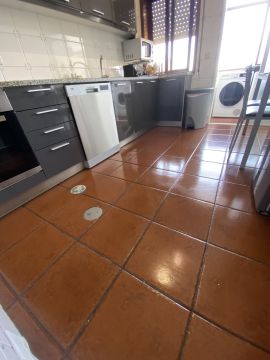 ESPECIALISTA: Manutenção e remodelação de casas; Construção de Estruturas interiores e exteriores, Aplicação de Piso Flutuante, Pintura, Limpeza Geral - Porto - TV-Montage