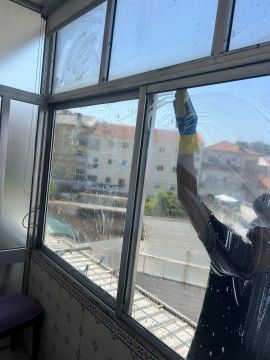 Serviços LIMPEZA ao domicílio/Escritório; Limpezas de Vidro, de Caixilharia, de paredes. Todos os serviços domésticos nós tratamos - Porto - Limpeza de Propriedade