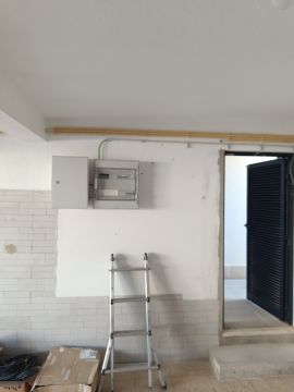 Tiago Teixeira - Loures - Installation und Montage von Lampen