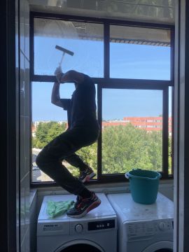 ESPECIALISTA: Manutenção e remodelação de casas; Construção de Estruturas interiores e exteriores, Aplicação de Piso Flutuante, Pintura, Limpeza Geral - Porto - Büroreinigung (regelmäßig)