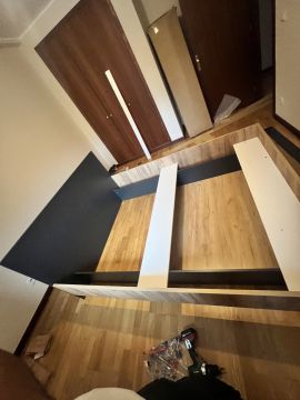 ESPECIALISTA: Manutenção e remodelação de casas; Construção de Estruturas interiores e exteriores, Aplicação de Piso Flutuante, Pintura, Limpeza Geral - Porto - Gartenmöbel montieren
