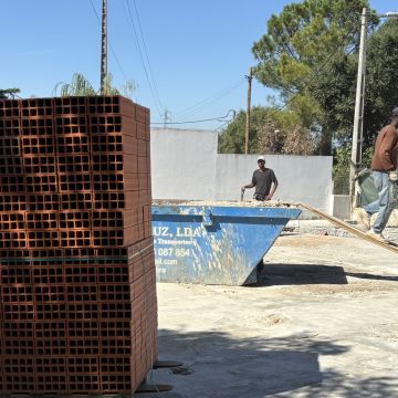 Marcelo Apassi - Montijo - Kunstrasen verlegen