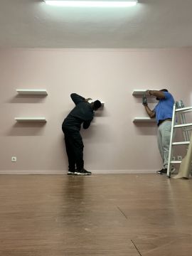 ESPECIALISTA: Manutenção e remodelação de casas; Construção de Estruturas interiores e exteriores, Aplicação de Piso Flutuante, Pintura, Limpeza Geral - Porto - Möbel reparieren