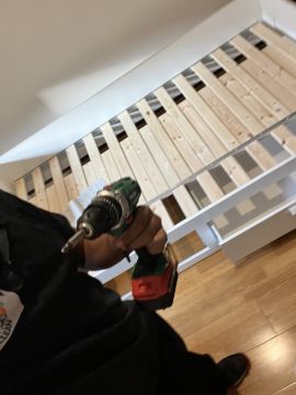 ESPECIALISTA: Manutenção e remodelação de casas; Construção de Estruturas interiores e exteriores, Aplicação de Piso Flutuante, Pintura, Limpeza Geral - Porto - Müllbeseitigung