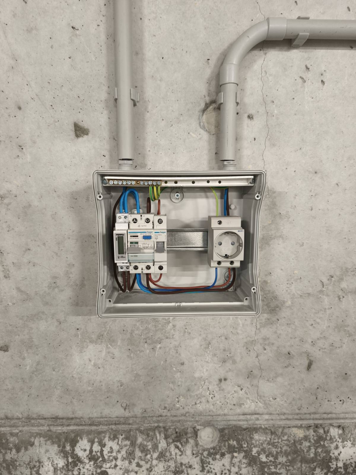 Adriano Quinteiro - Braga - Montagem de Candeeiros