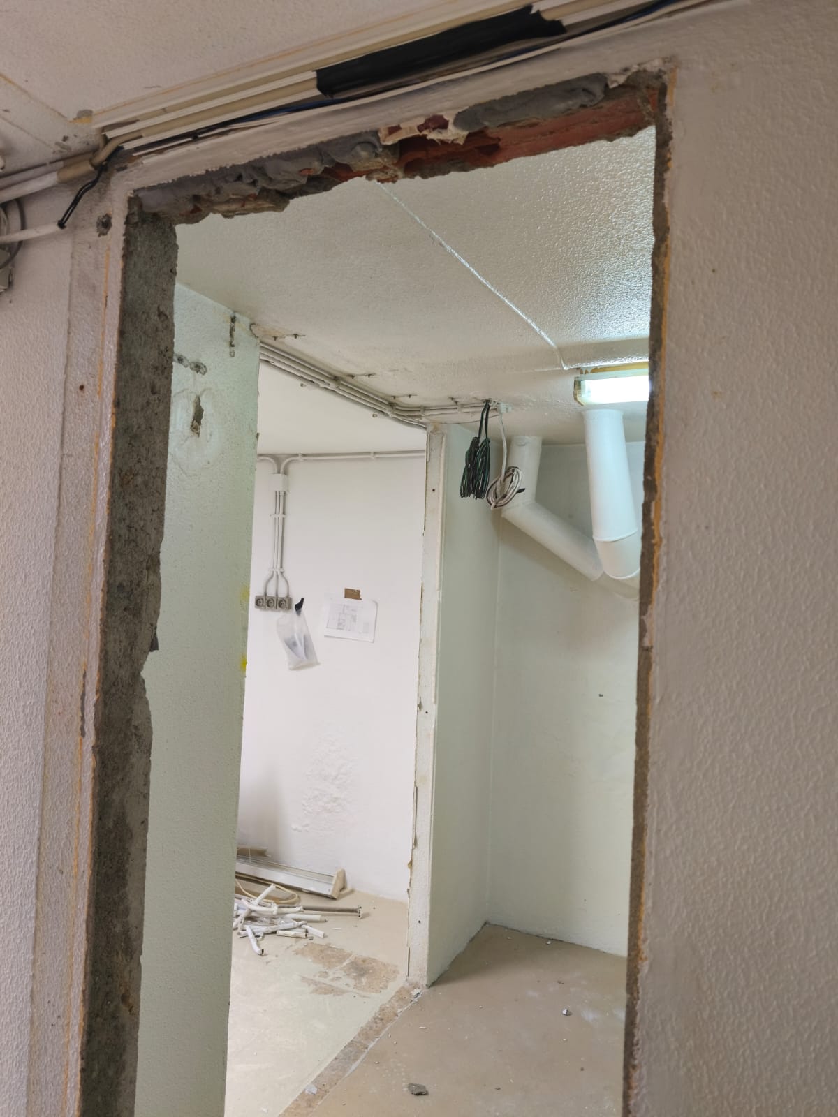 Reaust - Prestação de serviços Limitada - Lisboa - Construction de mur intérieur