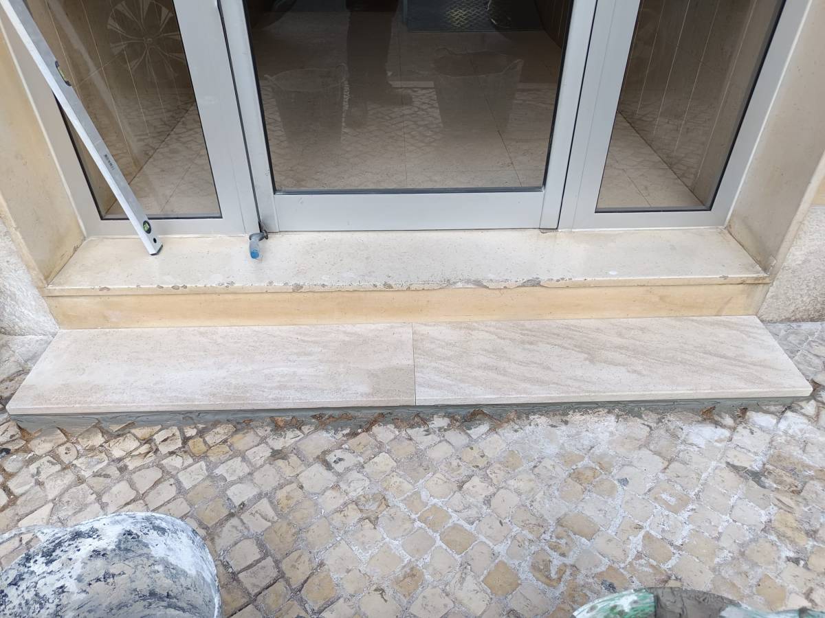 Empire build - Portimão - Tile Installation