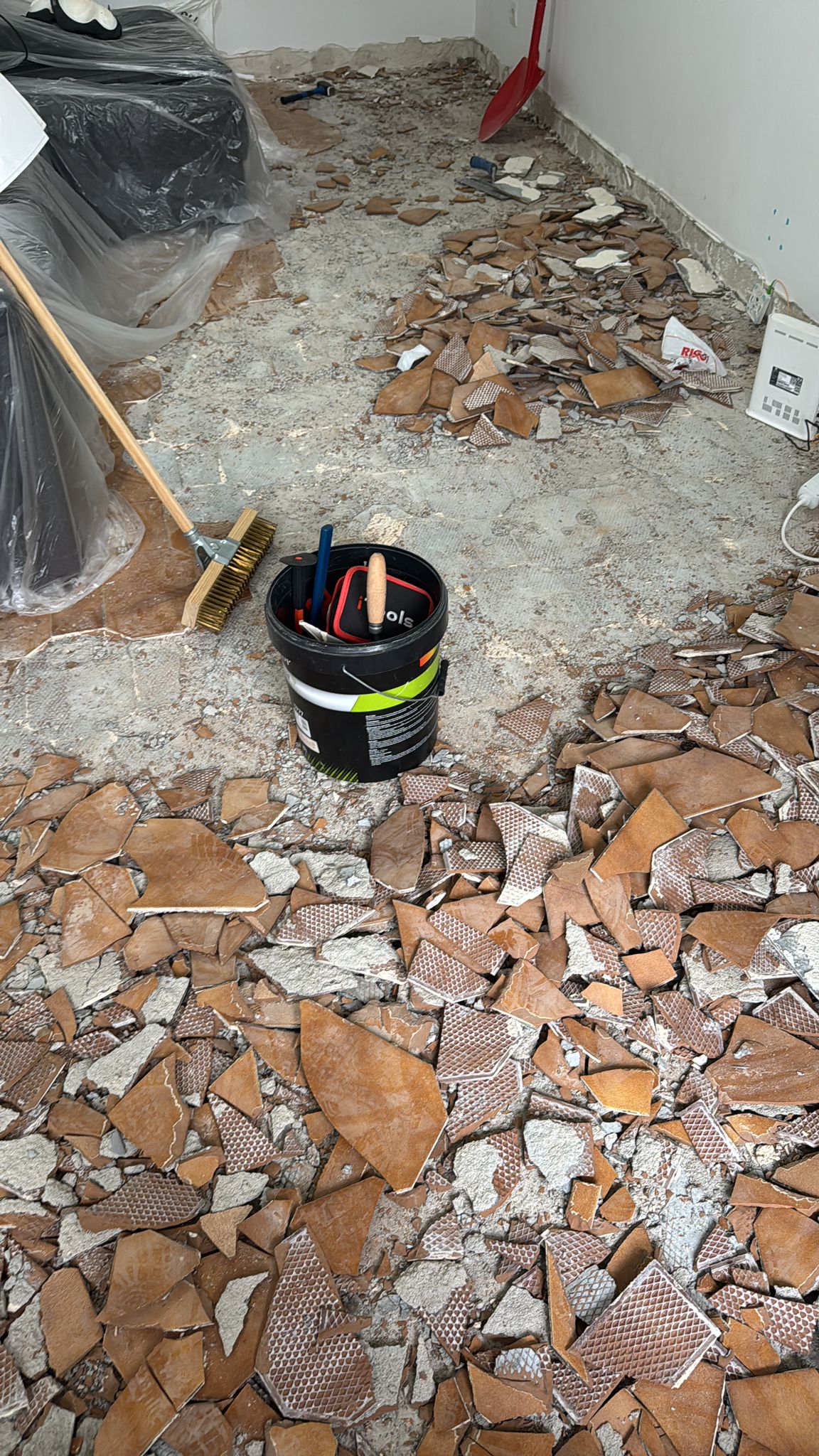 Nacin Unipessoal Lda - Loures - Instalação de Pavimento em Pedra ou Ladrilho
