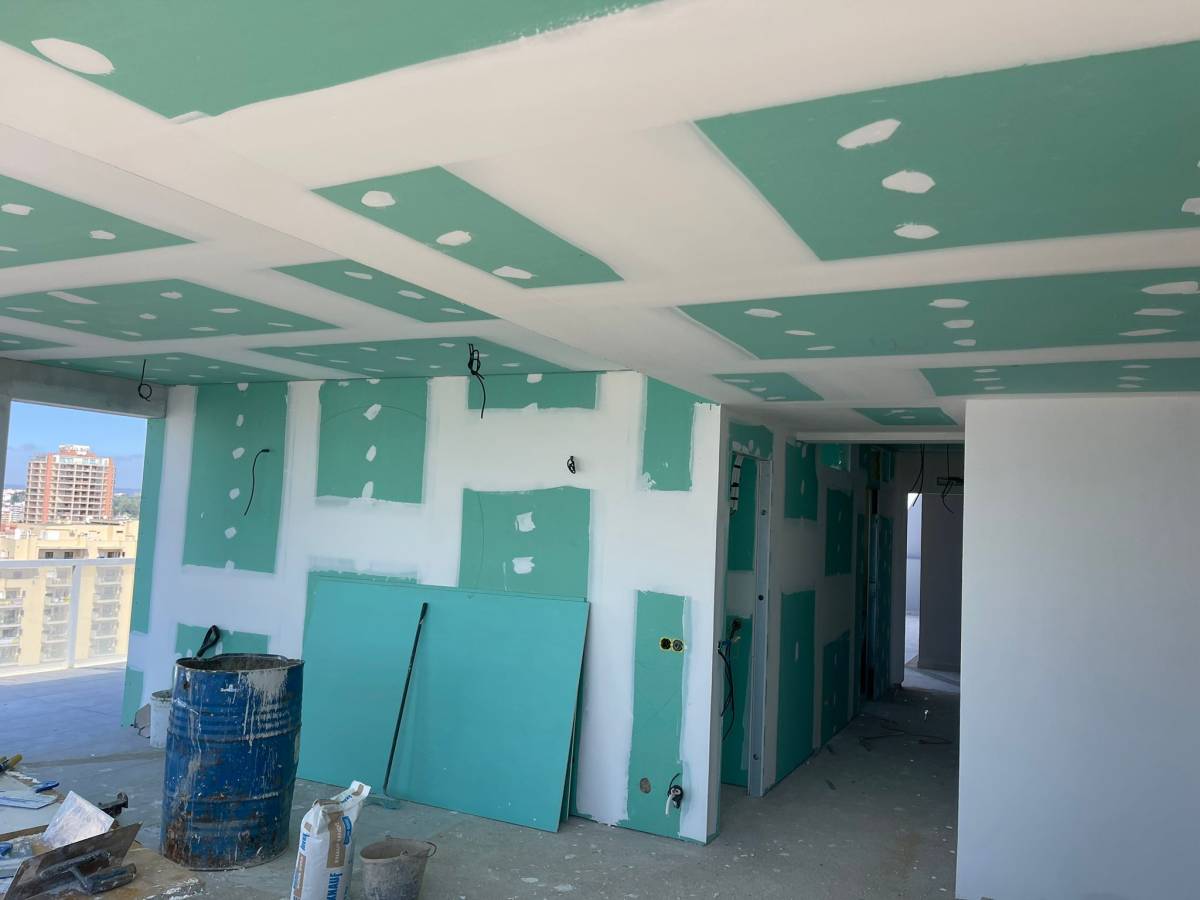 Empire build - Portimão - Bathroom Tiling