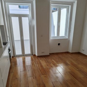 Jamilly - Amadora - Window Blinds Cleaning