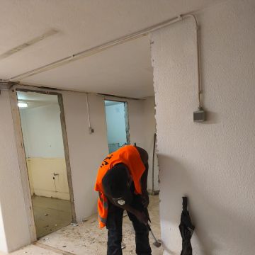 Reaust - Prestação de serviços Limitada - Lisboa - Réparation de papier peint