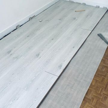 Alisson Costa - Castelo Branco - Vinyl- oder Linoleumboden reparieren oder ausbessern