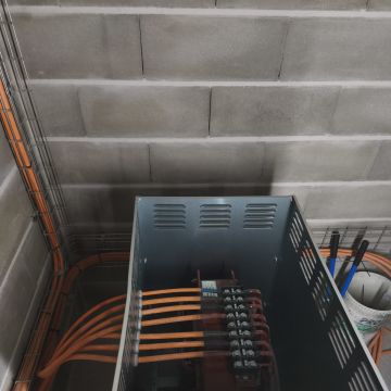 Adriano Quinteiro - Braga - Instalação de Lâmpada