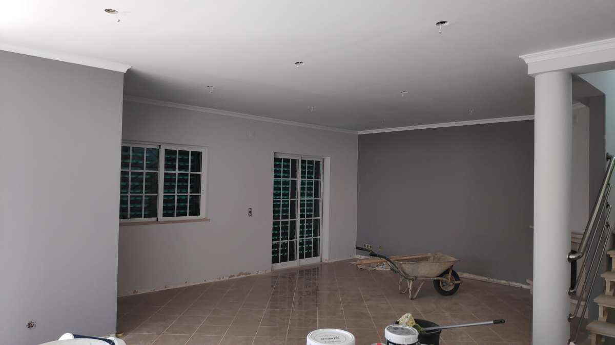 Pintor e barrador entre outras especialidades - Faro - Construção de Casa Nova