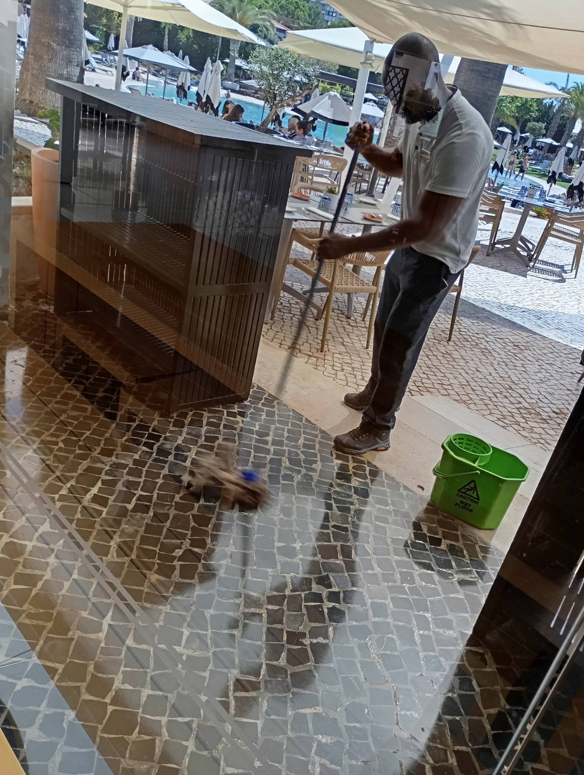 Leandro técnico IKEA - Albufeira - Limpeza de Janelas