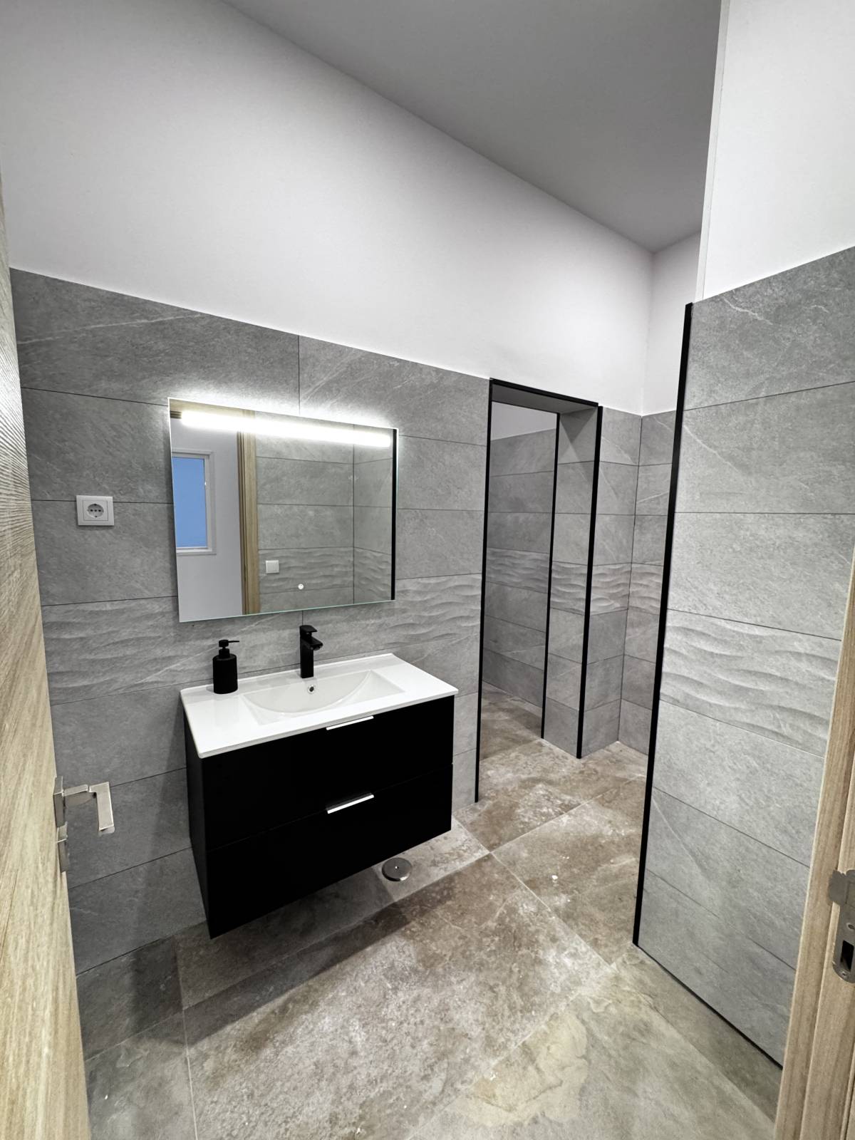 Kaliston&gustavo lda - Almada - Remodelação de Casa de Banho