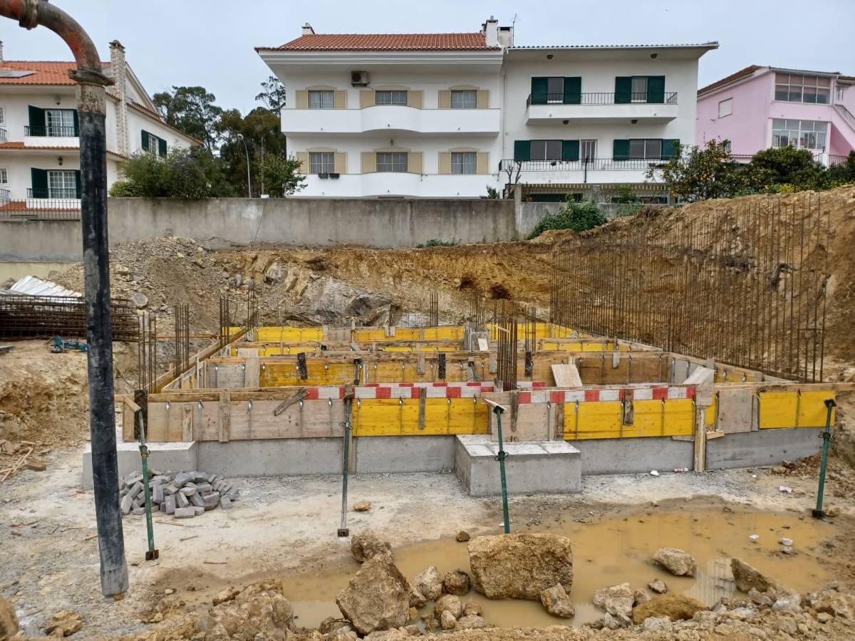 LIRIOS IMPARÁVEIS - Cascais - Construção ou Remodelação de Escadas e Escadarias