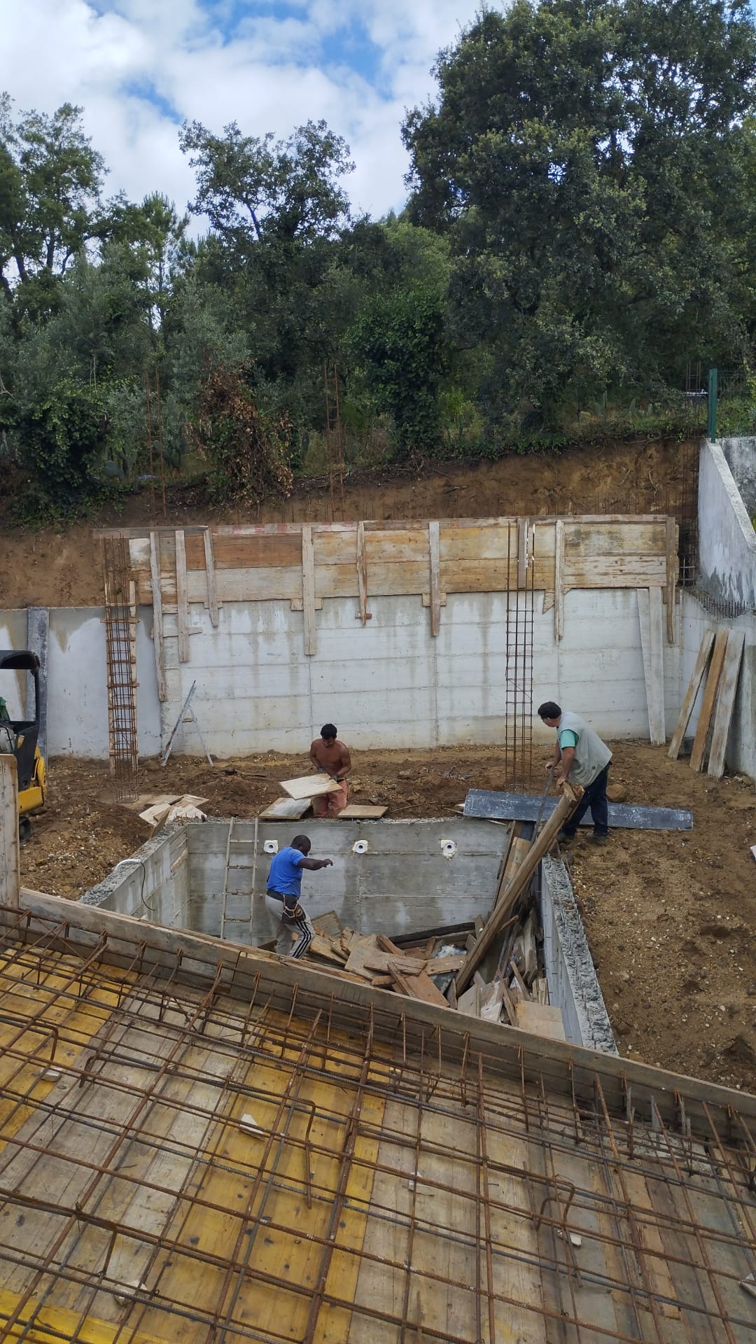 LIRIOS IMPARÁVEIS - Cascais - Hot Tub and Spa Cleaning and Maintenance