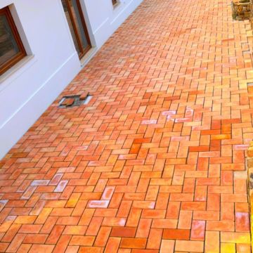 Gustavo Costa Leal - Portimão - Tile Installation