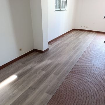 Lima - Palmela - Schrank reparieren