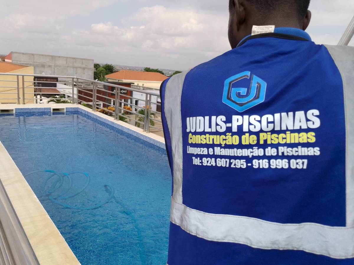 Judlis-piscinas - Loures - In-Ground Swimming Pool Construction