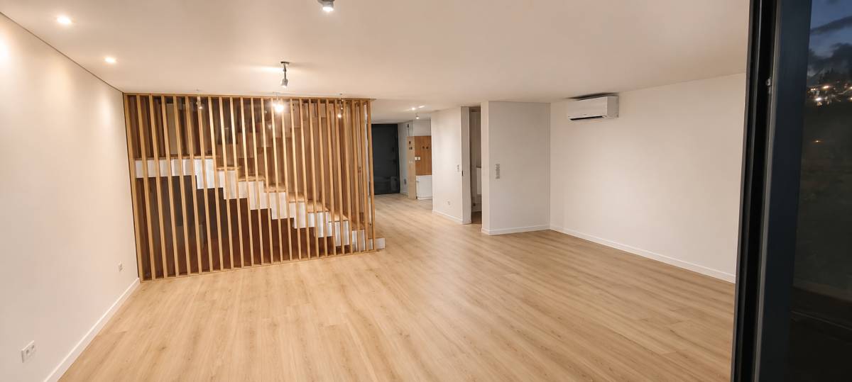 Aurum obras - Gondomar - Stone or Tile Flooring Installation