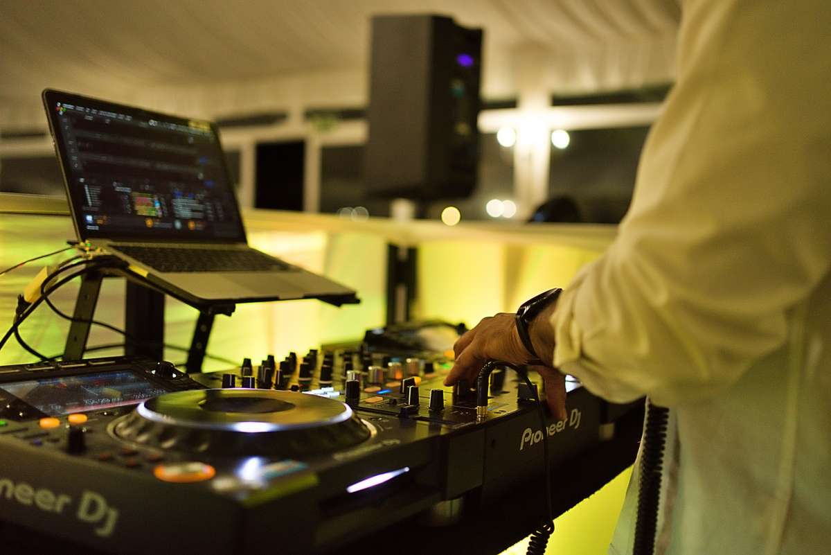 Insonik DJs - Oeiras - Entretenimento com Banda Musical