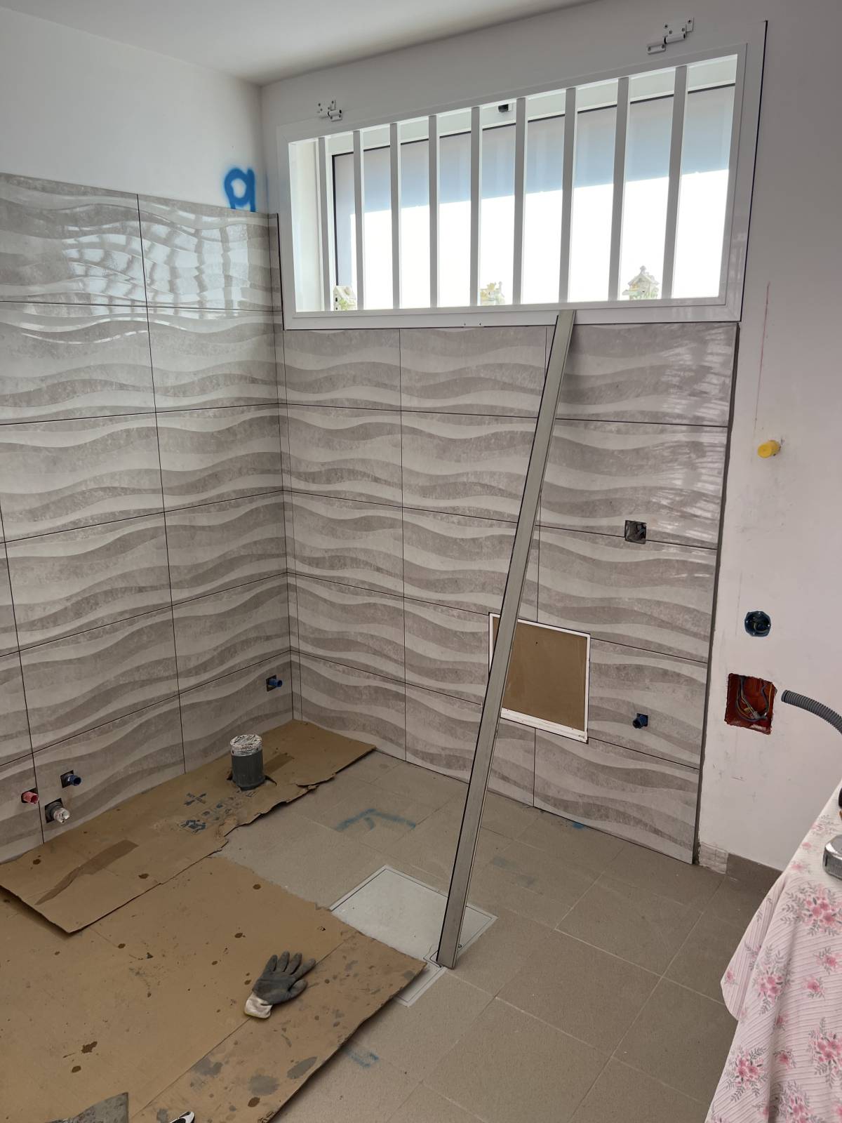 Junior ladrilhos - Porto de Mós - Reparação de Azulejos