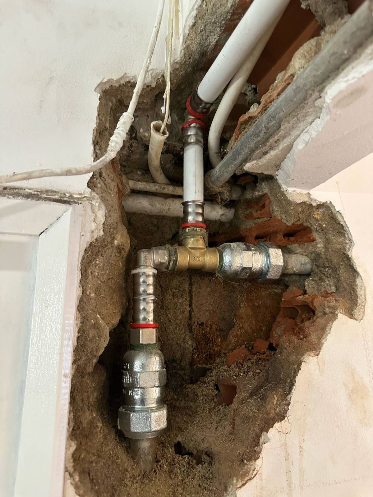 Domusfix Serviços - Lisboa - Reparação e Texturização de Paredes de Pladur