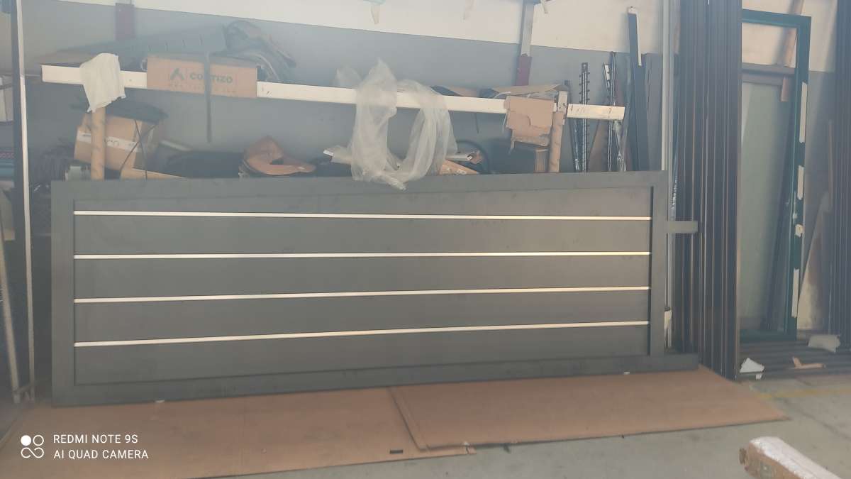 Carlos - Guimarães - Garage Door Repair
