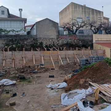 Elopes Engenharia, construção e remodelação - Lisboa - Dog Walking