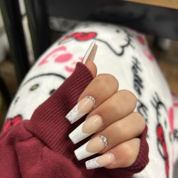 Lara Cortina - Sesimbra - Manicure and pedicure (for women)