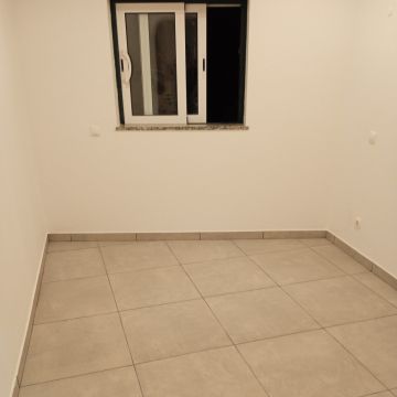 Camargo Construções - Portimão - Trockenbau reparieren und Oberflächenstruktur geben