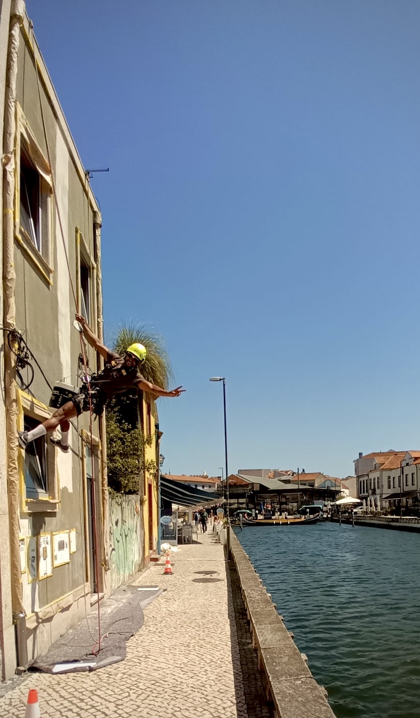 Arthur Labre - Coimbra - Roof Installation or Replacement