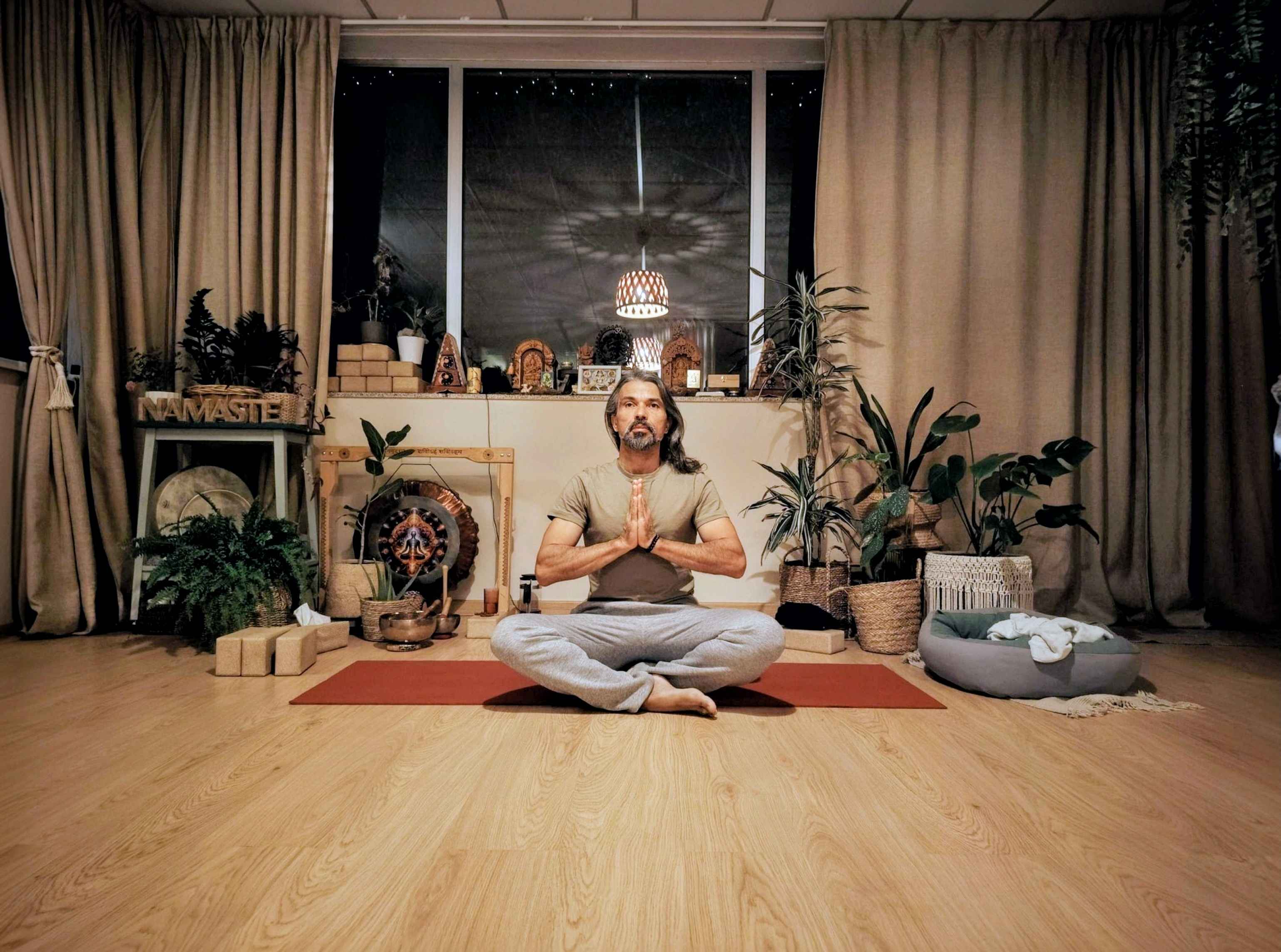 Márcio Henrique - Trofa - Hatha Yoga