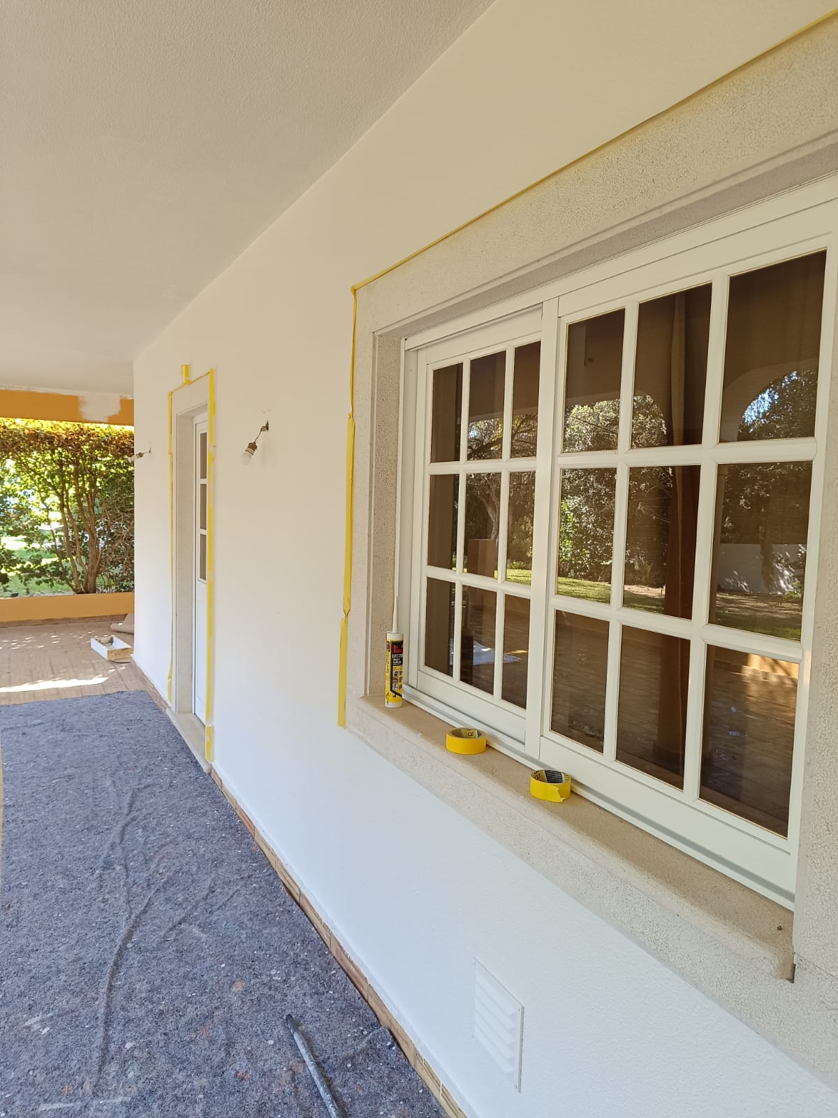 Década de Certezas - Faro - Pintura Exterior