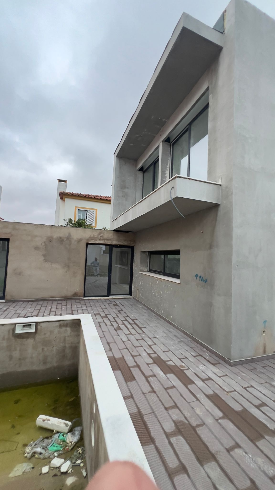 Thiago Santos THC - Almada - Holzverkleidung