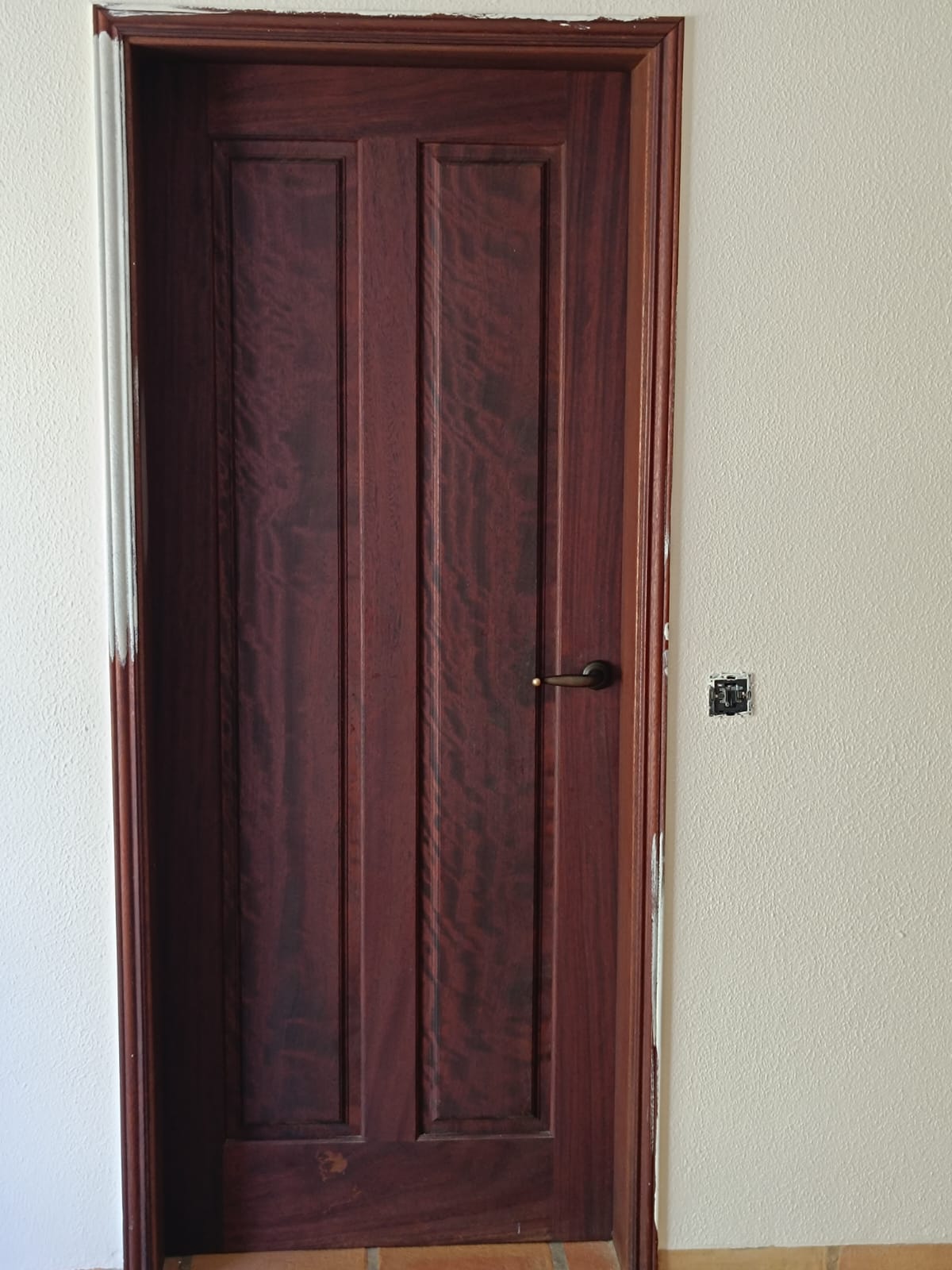 Década de Certezas - Faro - Instalação, Reparação ou Remoção de Revestimento de Parede