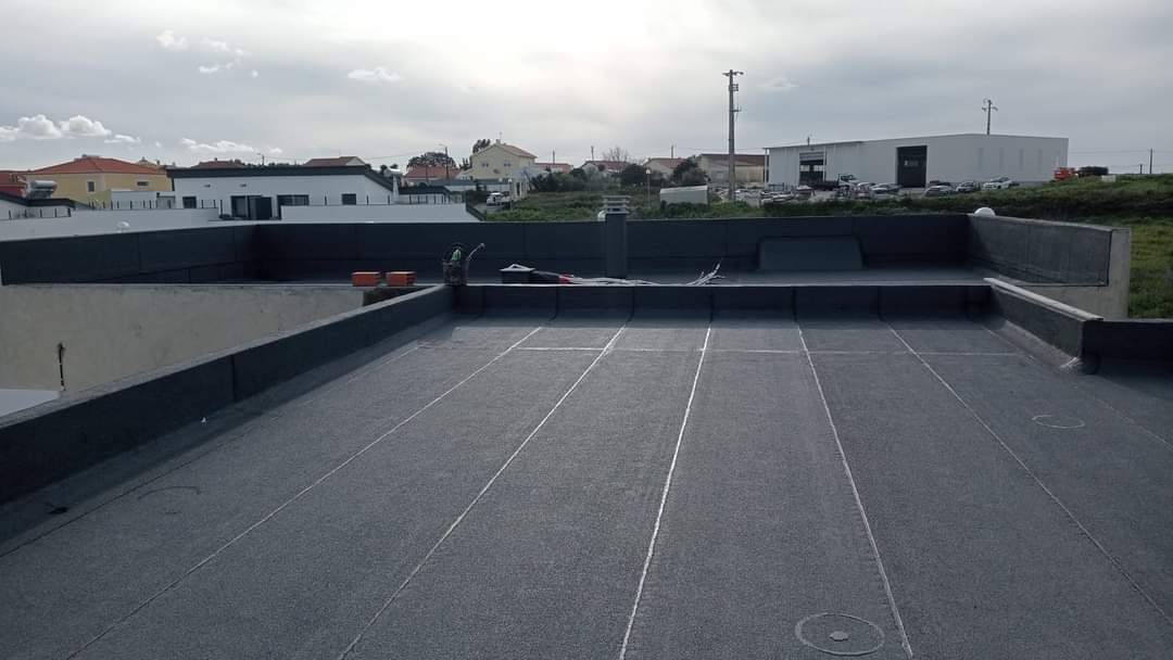 LR Solutions Lda - Vila Nova de Gaia - Innenwand einbauen