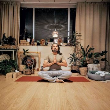 Márcio Henrique - Trofa - Hatha Yoga