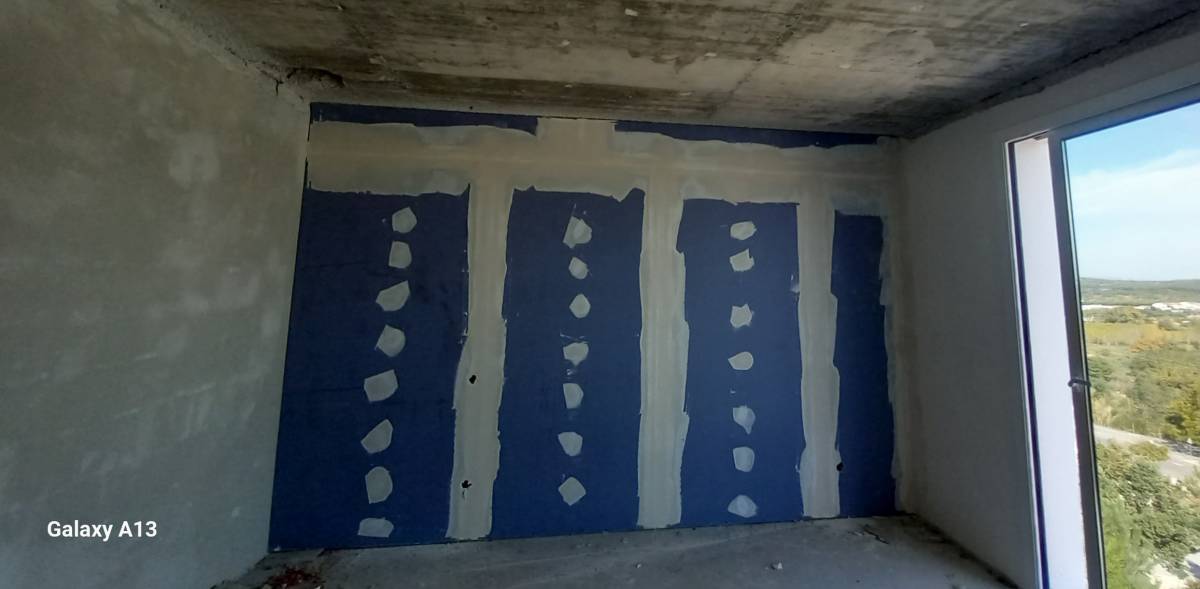 Carlinhos - Rio Maior - Peinture extérieure