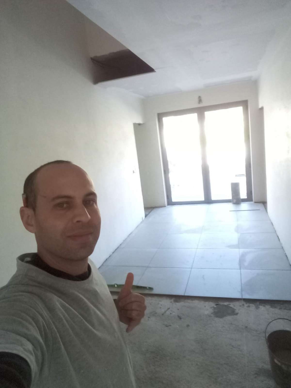 Claudio - Braga - Instalação, Reparação ou Remoção de Revestimento de Parede