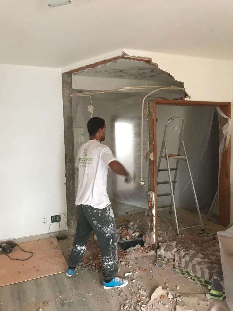 BRICO BOM - Obras e Remodelações - Nazaré - Instalación de suelos de baldosas o piedras